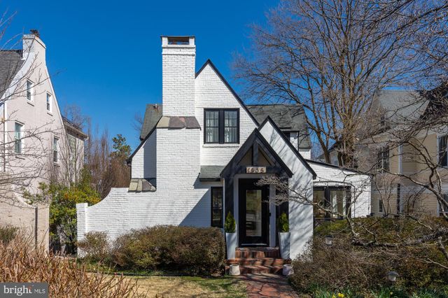 $1,600,000 | 1505 Russell Road, Alexandria, VA 22301