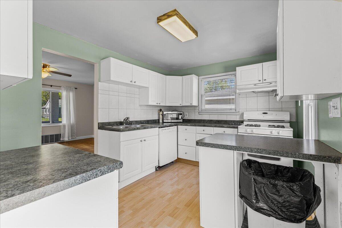 1049 Collier Road Auburn Hills, MI 48326 - Photo 16 of 36 23-IMG_5128_web
