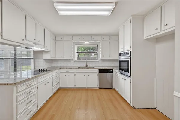 $2,100 | 212 Childers Avenue, Benbrook, TX 76126