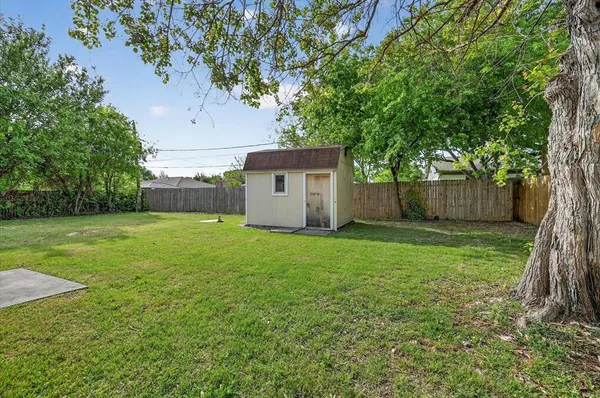 $2,100 | 212 Childers Avenue, Benbrook, TX 76126