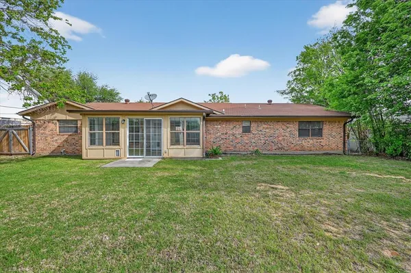$2,100 | 212 Childers Avenue, Benbrook, TX 76126