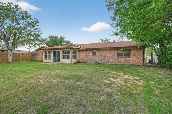 $2,100 | 212 Childers Avenue, Benbrook, TX 76126
