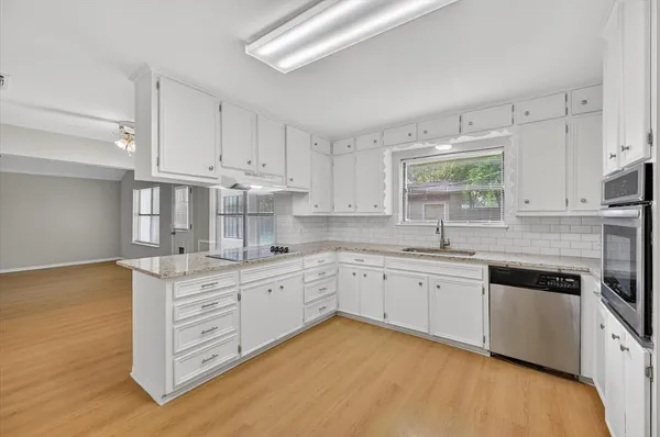 $2,100 | 212 Childers Avenue, Benbrook, TX 76126