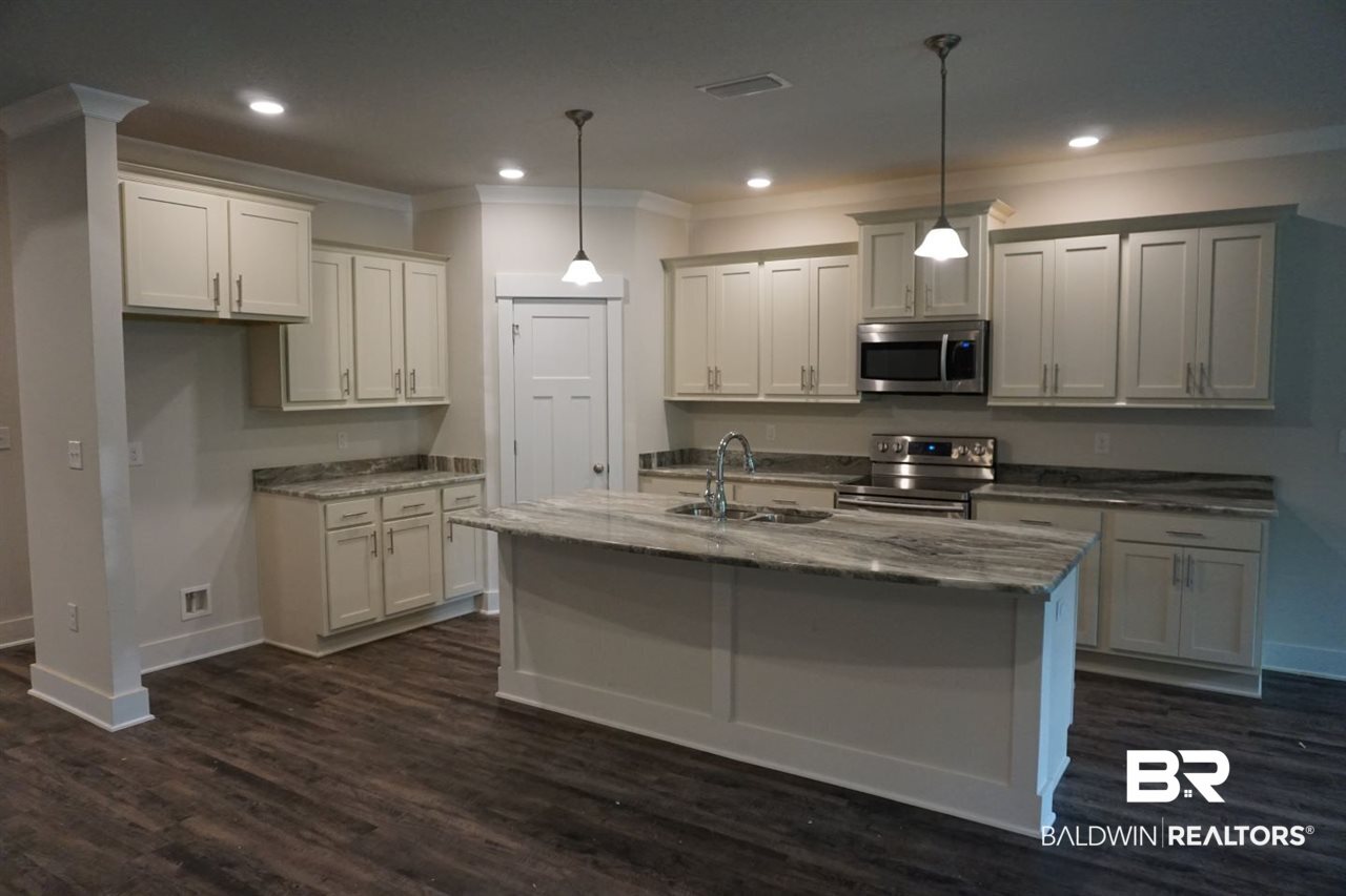 1745 South Pecan Street Foley, AL 36535 - Photo 4 of 15 Kitchen