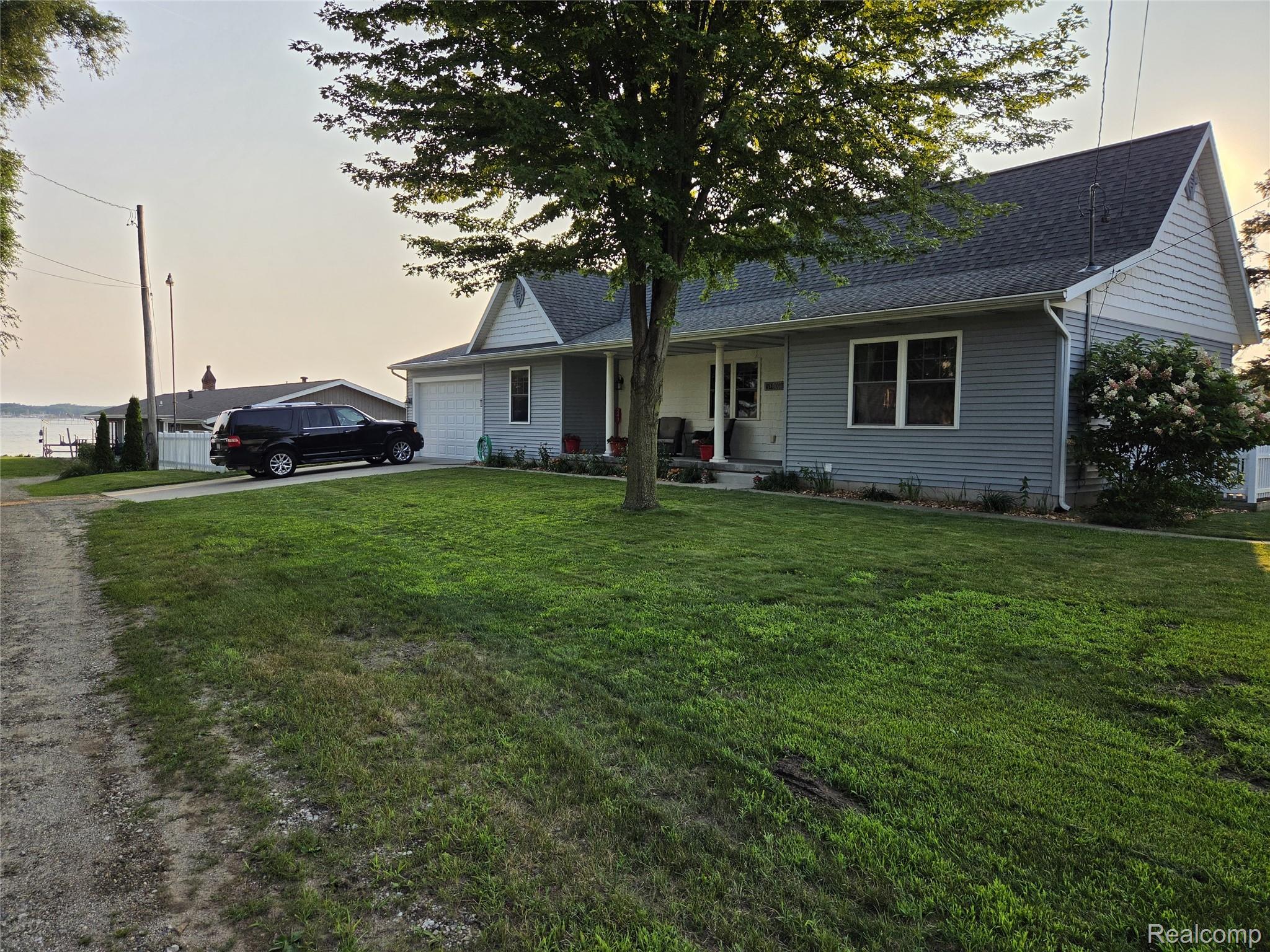 243 Ruddiman Drive Muskegon, MI 49445 - Photo 1 of 39 1.jpg