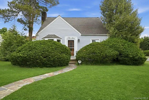 $639,000 | 53 Edgeworth Street, Valley Stream, NY 11581