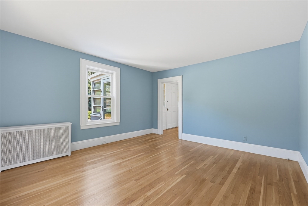 210 Pleasant Street Marblehead, MA 01945 - Photo 11 of 37