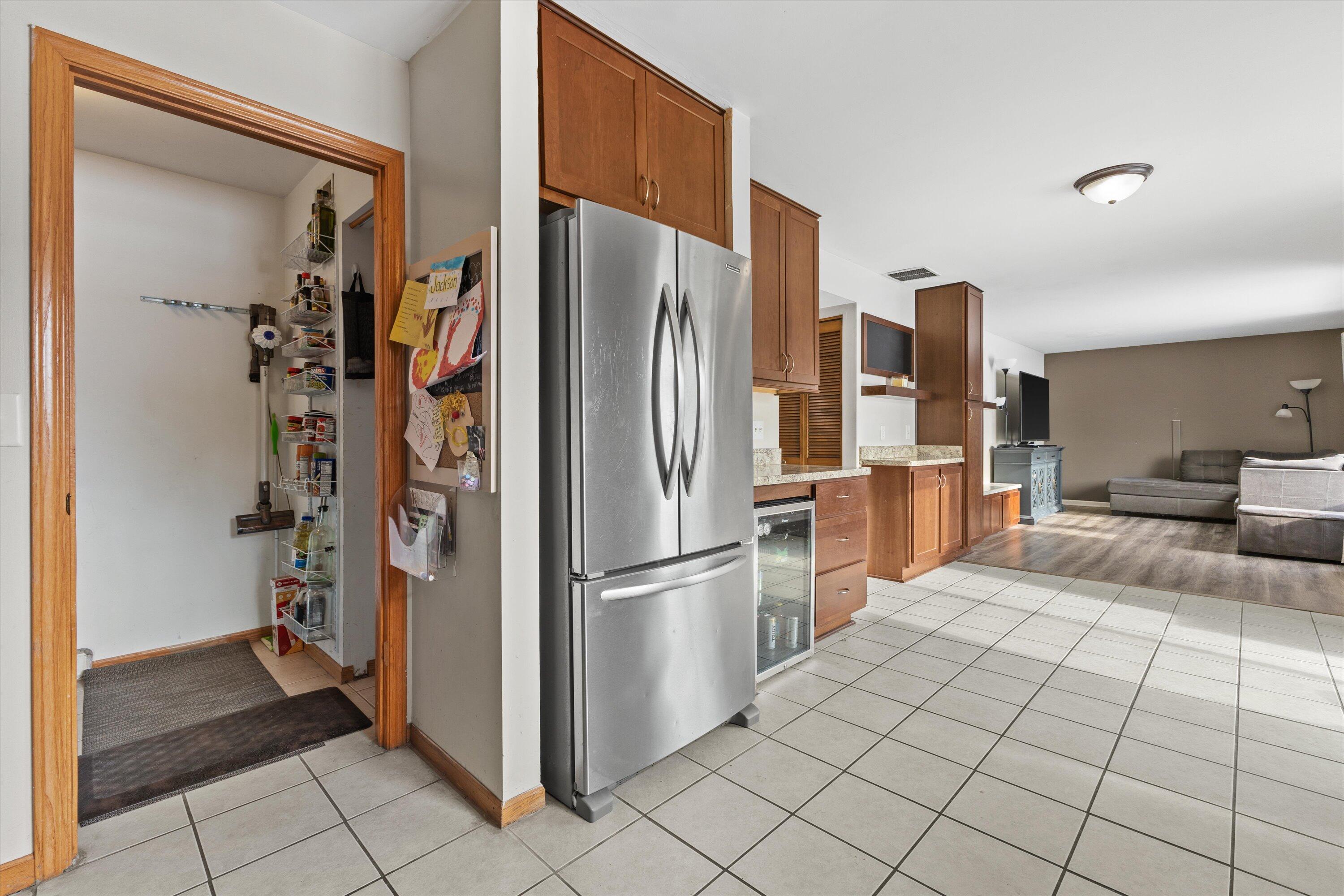 10011 68th Street Kenosha, WI 53142 - Photo 8 of 33 kitchen