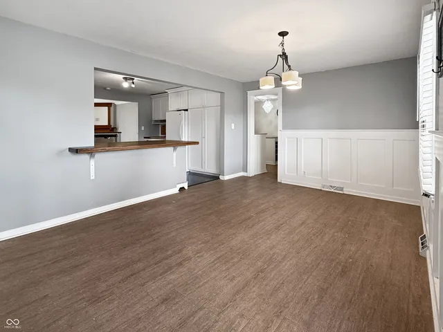 $1,950 | 5325 West Smith Valley Road, Greenwood, IN 46142