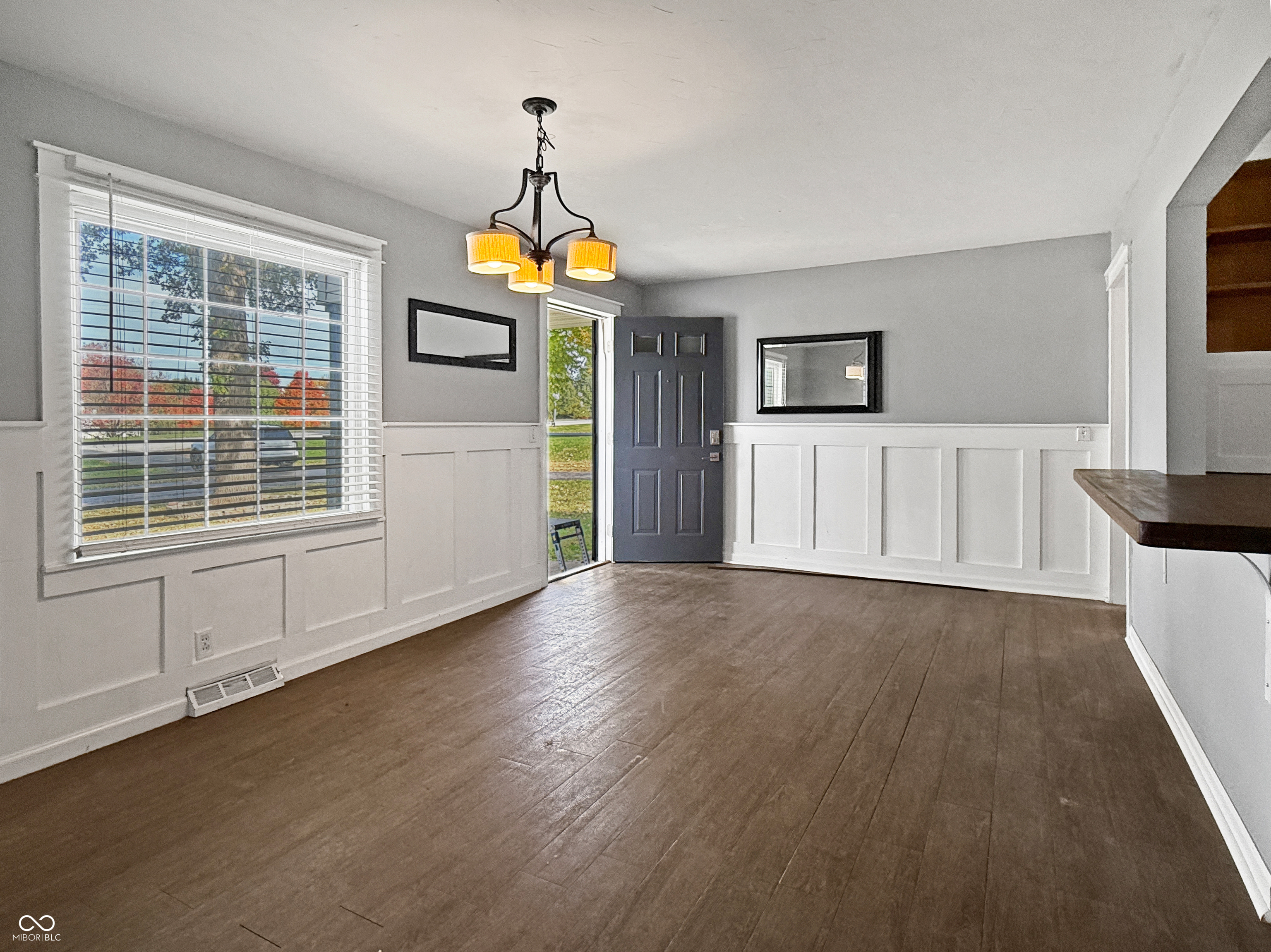 5325 West Smith Valley Road Greenwood, IN 46142 - Photo 3 of 17