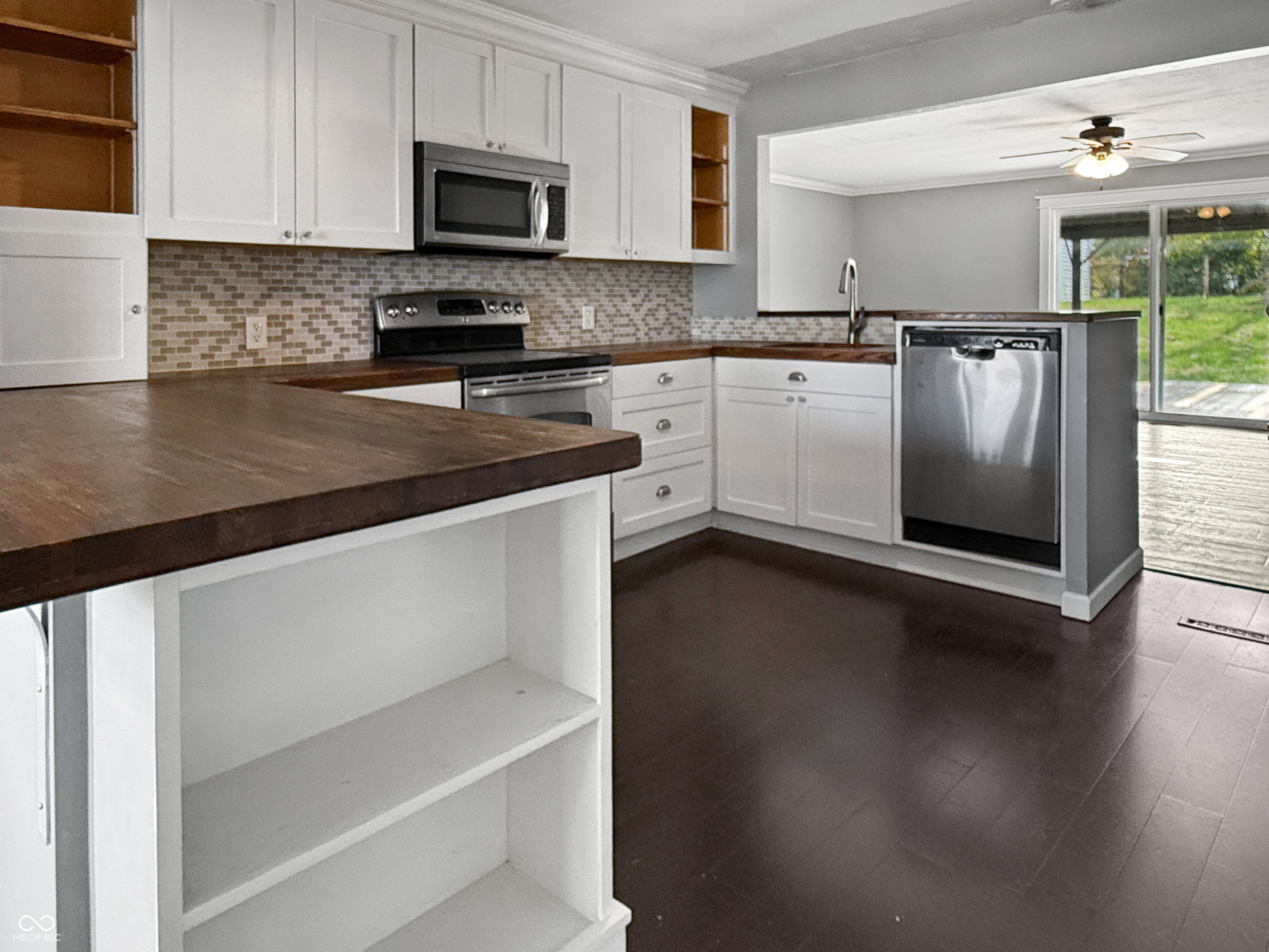 5325 West Smith Valley Road Greenwood, IN 46142 - Photo 4 of 17