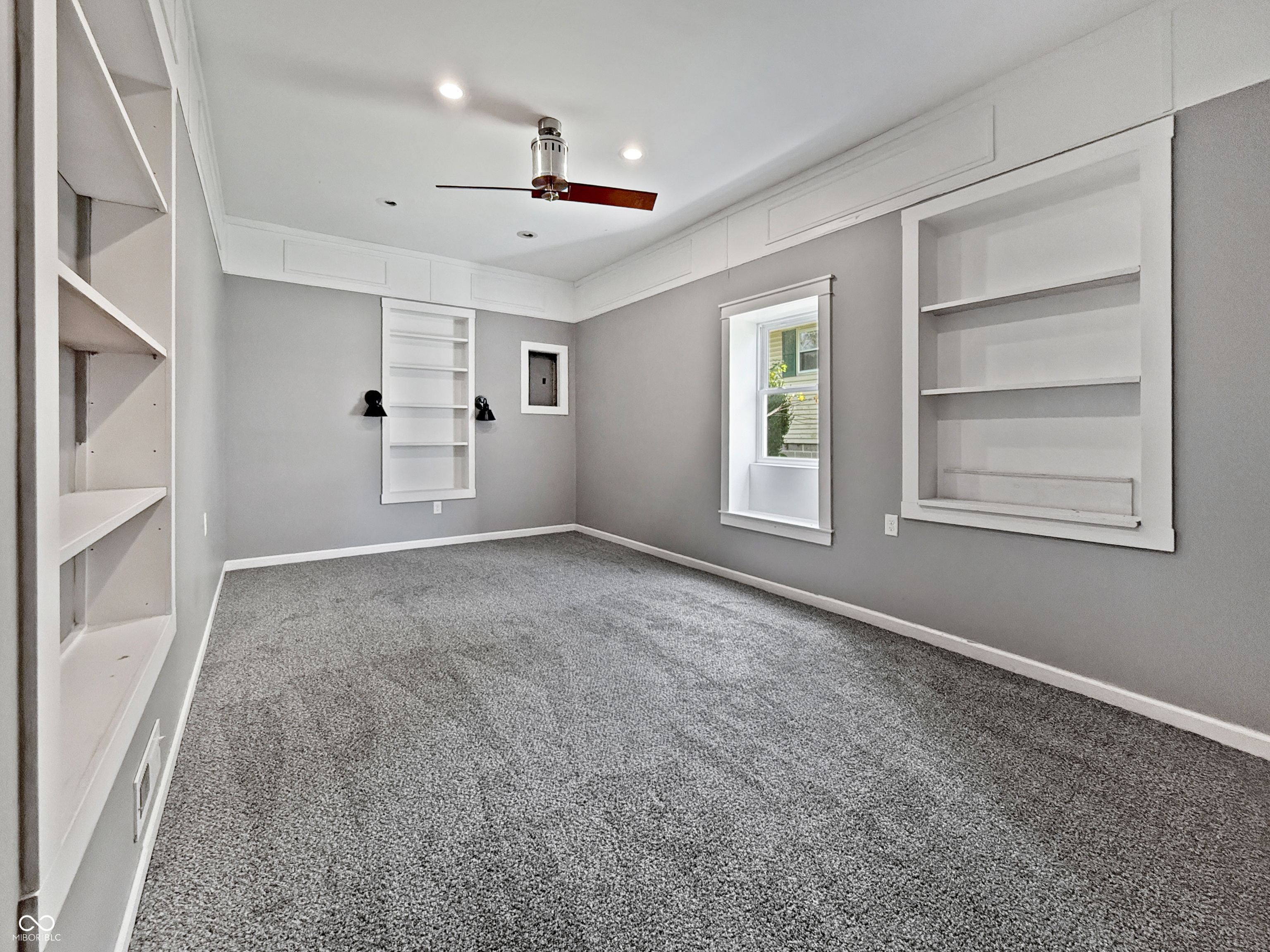 5325 West Smith Valley Road Greenwood, IN 46142 - Photo 10 of 17