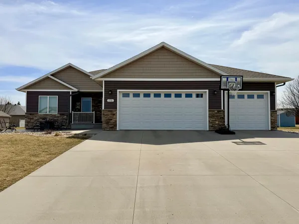$530,000 | 1781 Donavon Drive, Worthington, MN 56187