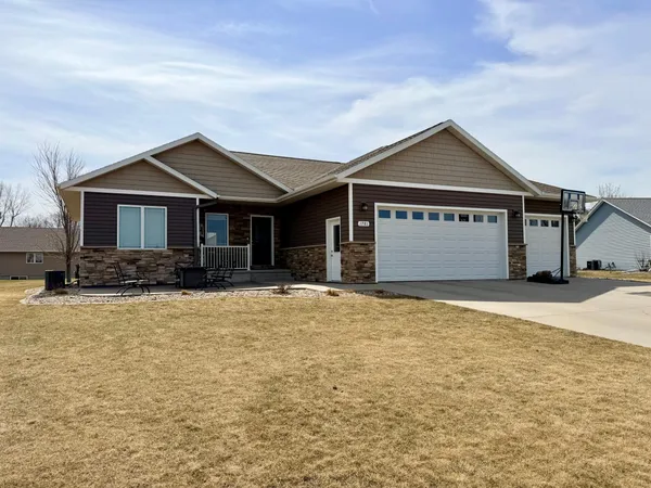 $530,000 | 1781 Donavon Drive, Worthington, MN 56187