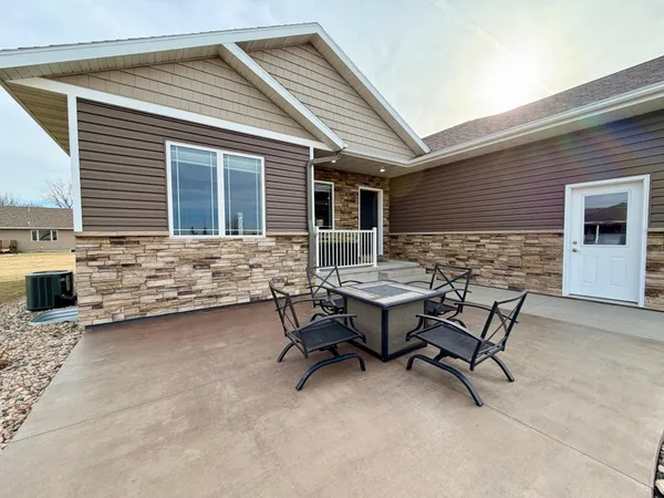 $530,000 | 1781 Donavon Drive, Worthington, MN 56187