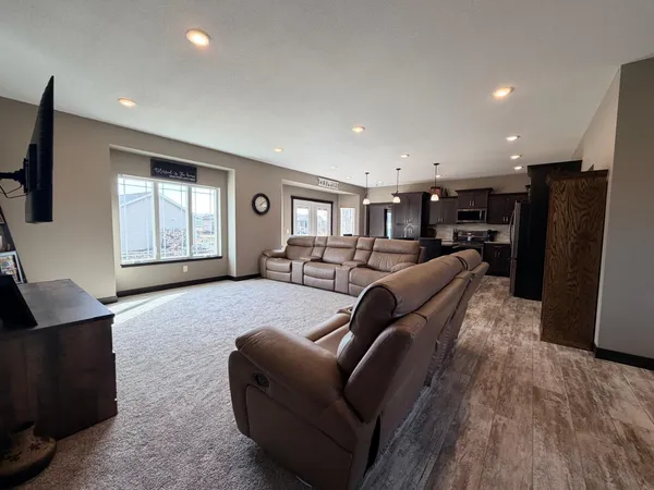 $530,000 | 1781 Donavon Drive, Worthington, MN 56187