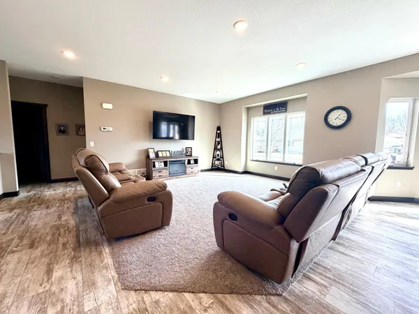 $530,000 | 1781 Donavon Drive, Worthington, MN 56187