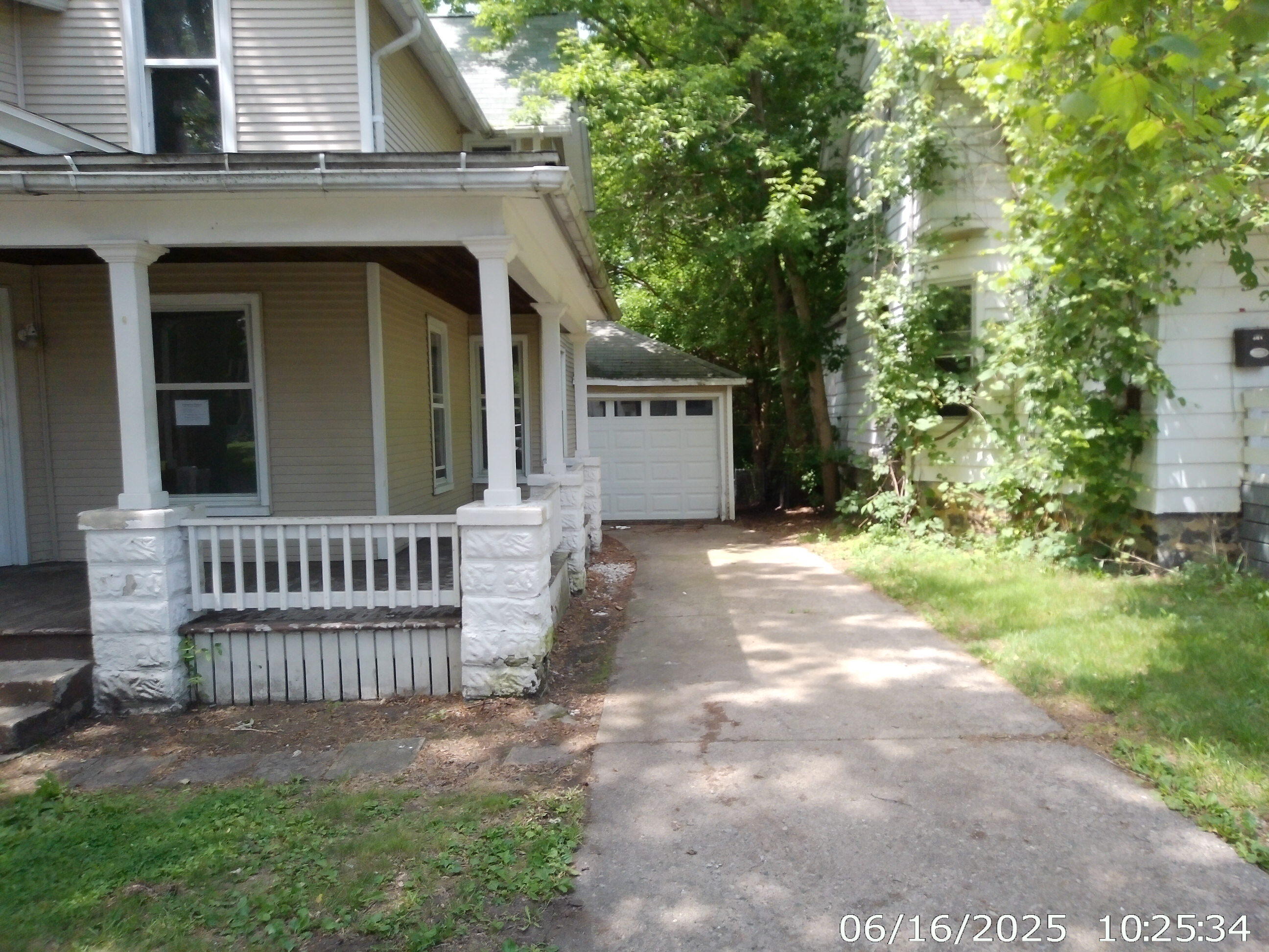 612 3rd Street Jackson, MI 49203 - Photo 2 of 11 garage