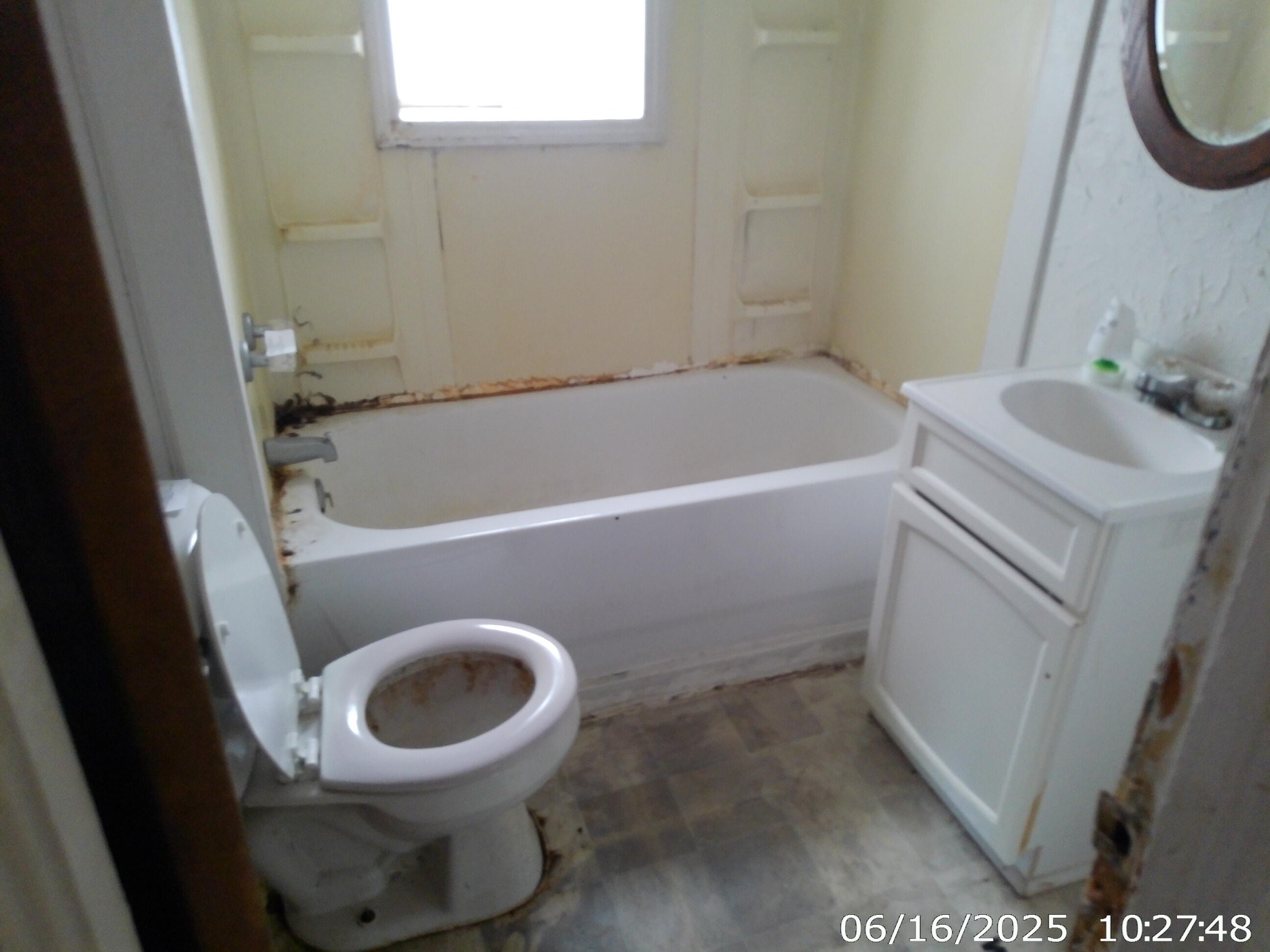 612 3rd Street Jackson, MI 49203 - Photo 8 of 11 bathroom