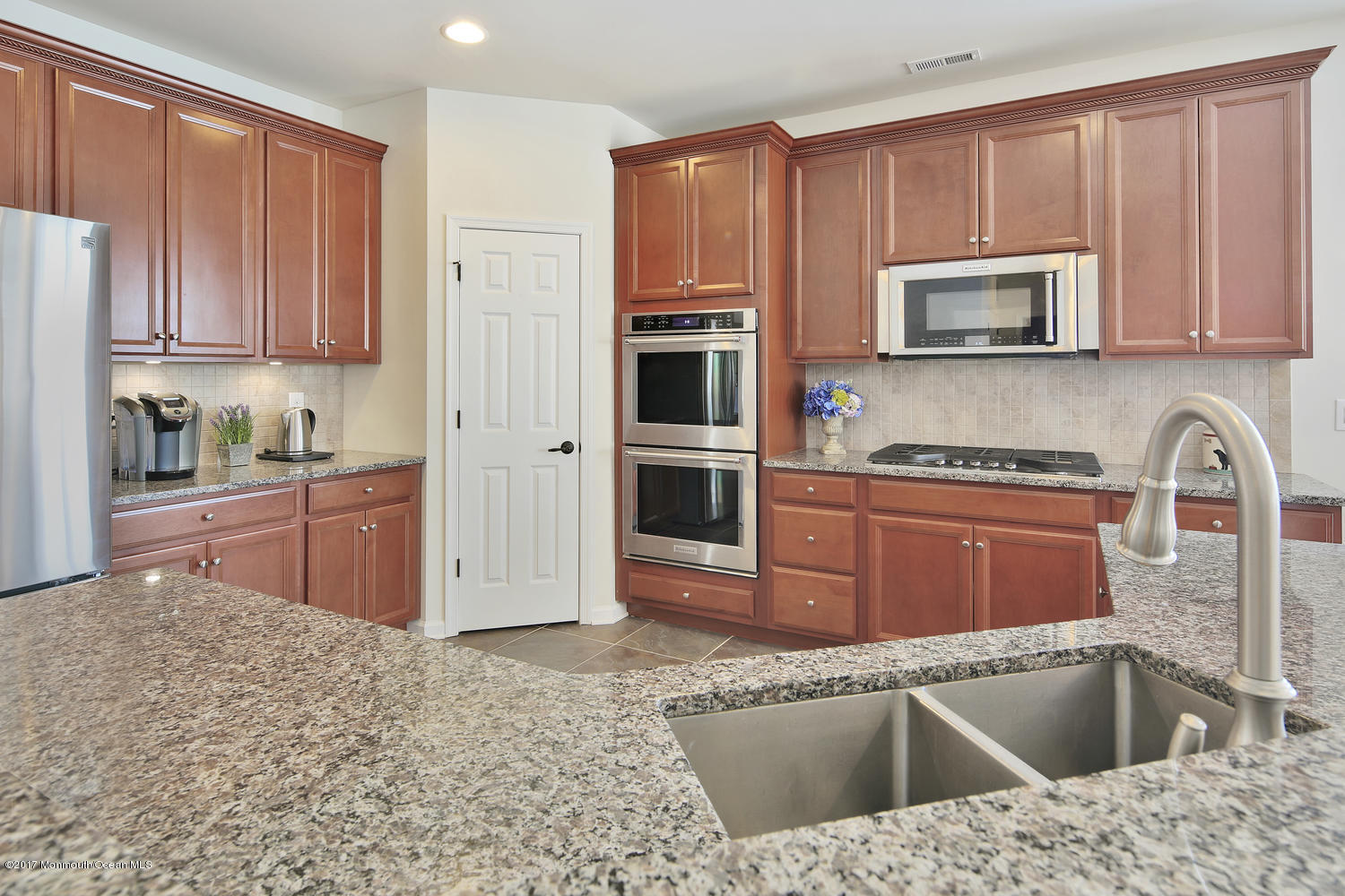 108 West Renaissance Boulevard Farmingdale, NJ 07727 - Photo 7 of 45 Kitchen