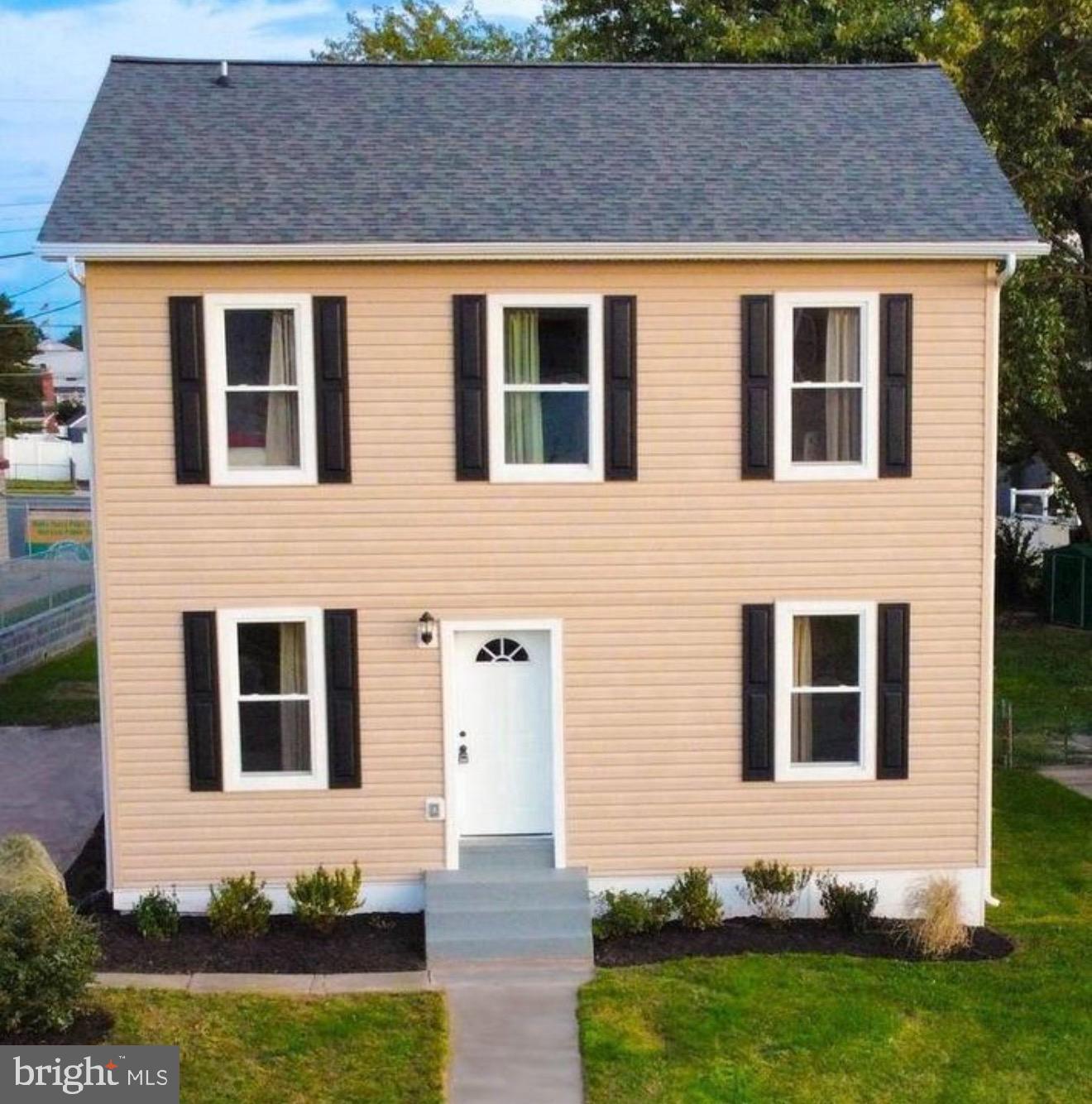 214 Oakwood Road Dundalk, MD 21222 - Photo 2 of 5 Charming home!