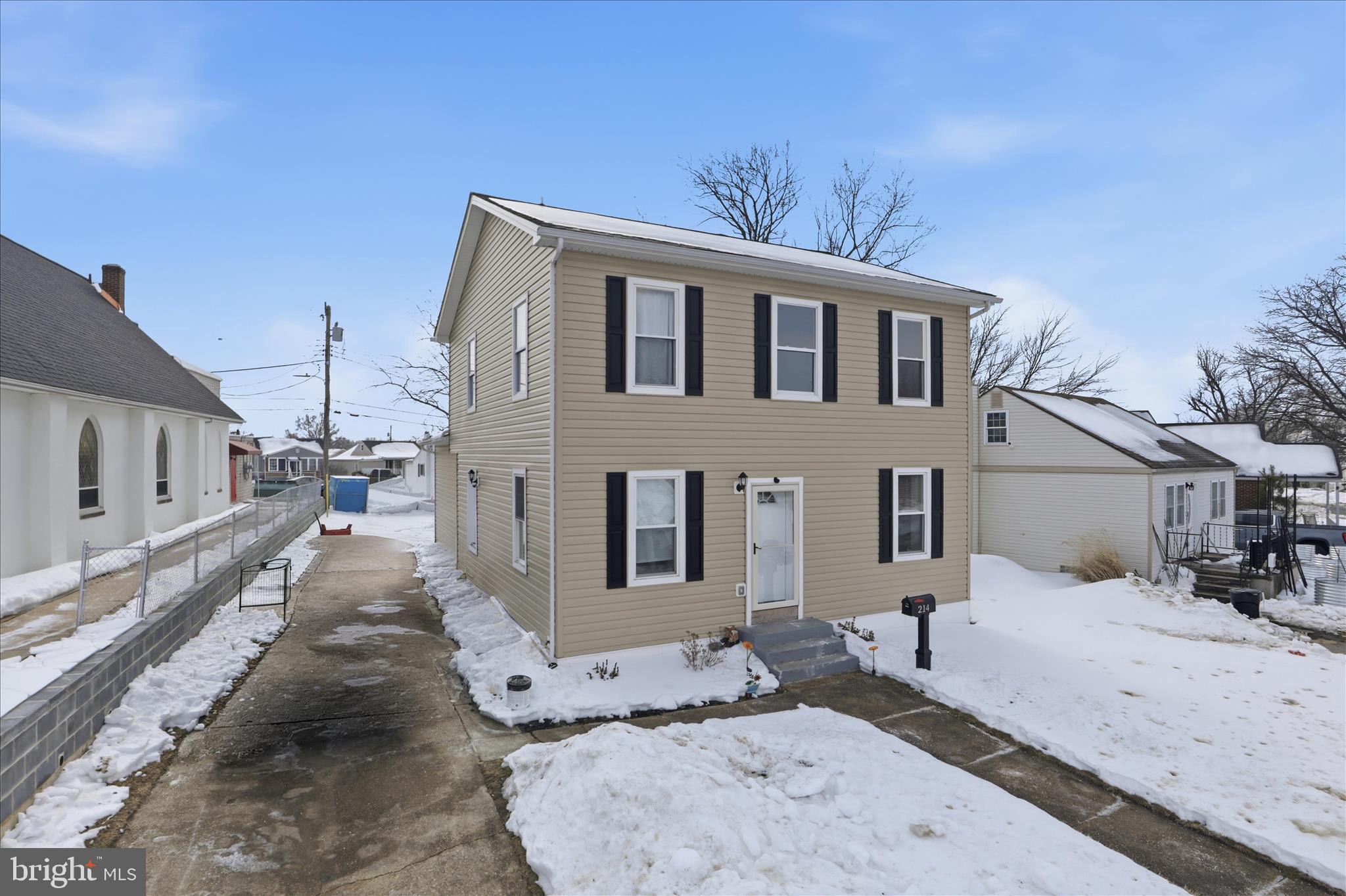 214 Oakwood Road Dundalk, MD 21222 - Photo 3 of 42