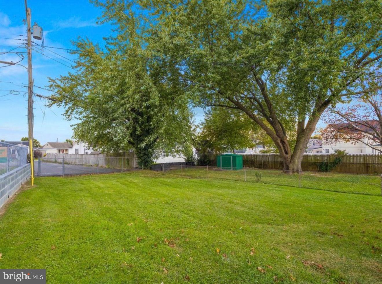 214 Oakwood Road Dundalk, MD 21222 - Photo 4 of 5 Spacious yard!