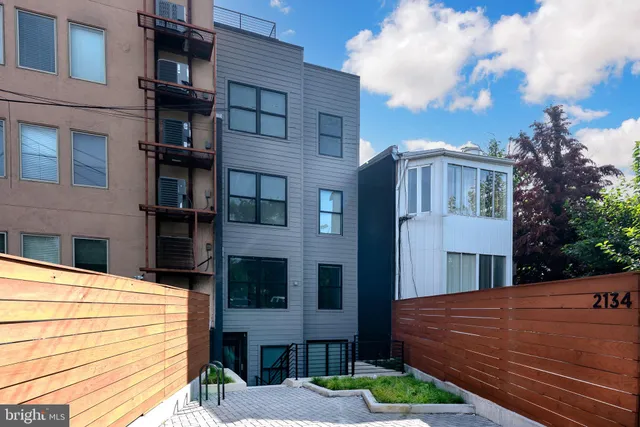 $2,500 | 2134 Wisconsin Avenue Northwest, Unit 1, Washington, DC 20007