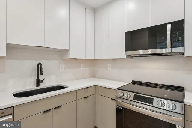 $2,500 | 2134 Wisconsin Avenue Northwest, Unit 1, Washington, DC 20007