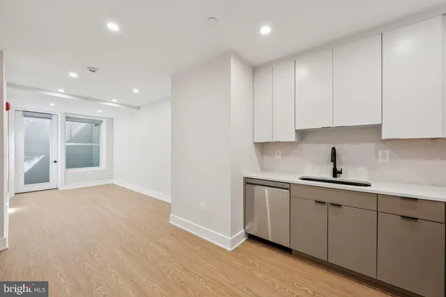 $2,500 | 2134 Wisconsin Avenue Northwest, Unit 1, Washington, DC 20007