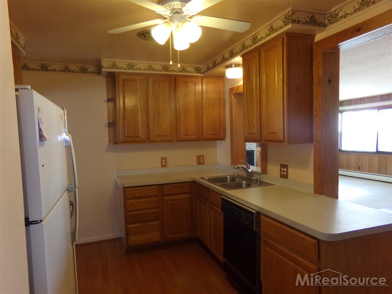 2237 Oxford Road Berkley, MI 48072 - Photo 6 of 35