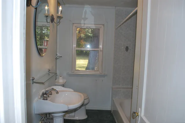 $334,900 | 73 Yale Avenue, Middlebury, CT 06762