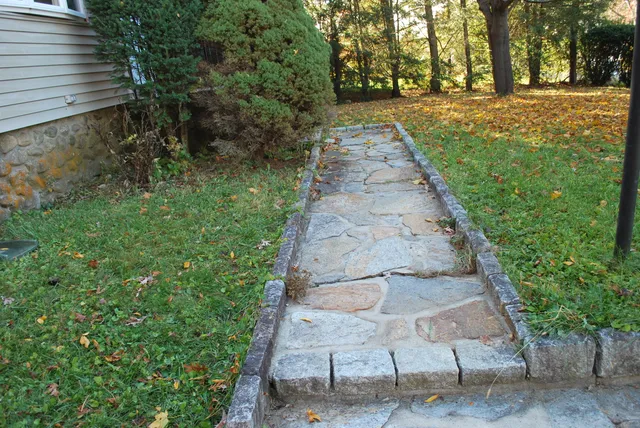 $334,900 | 73 Yale Avenue, Middlebury, CT 06762