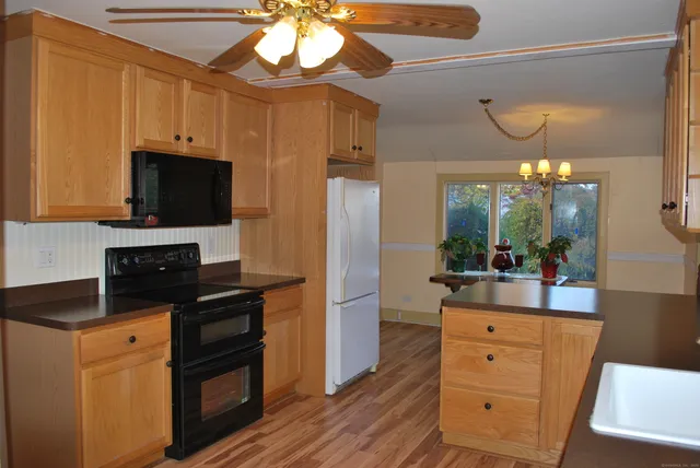 $334,900 | 73 Yale Avenue, Middlebury, CT 06762