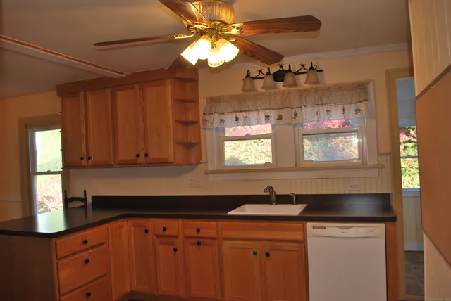 $334,900 | 73 Yale Avenue, Middlebury, CT 06762