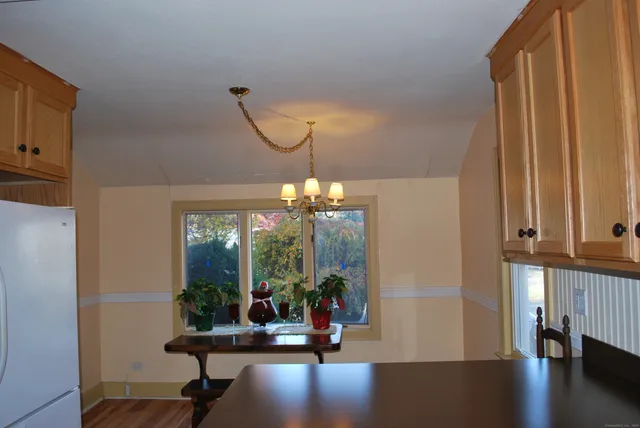 $334,900 | 73 Yale Avenue, Middlebury, CT 06762