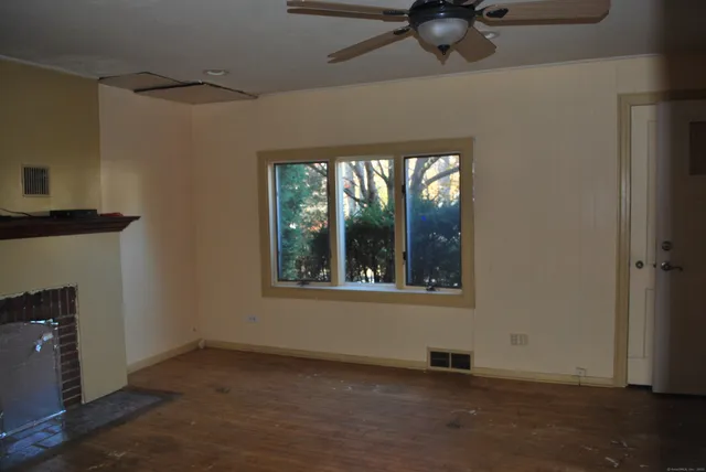 $334,900 | 73 Yale Avenue, Middlebury, CT 06762