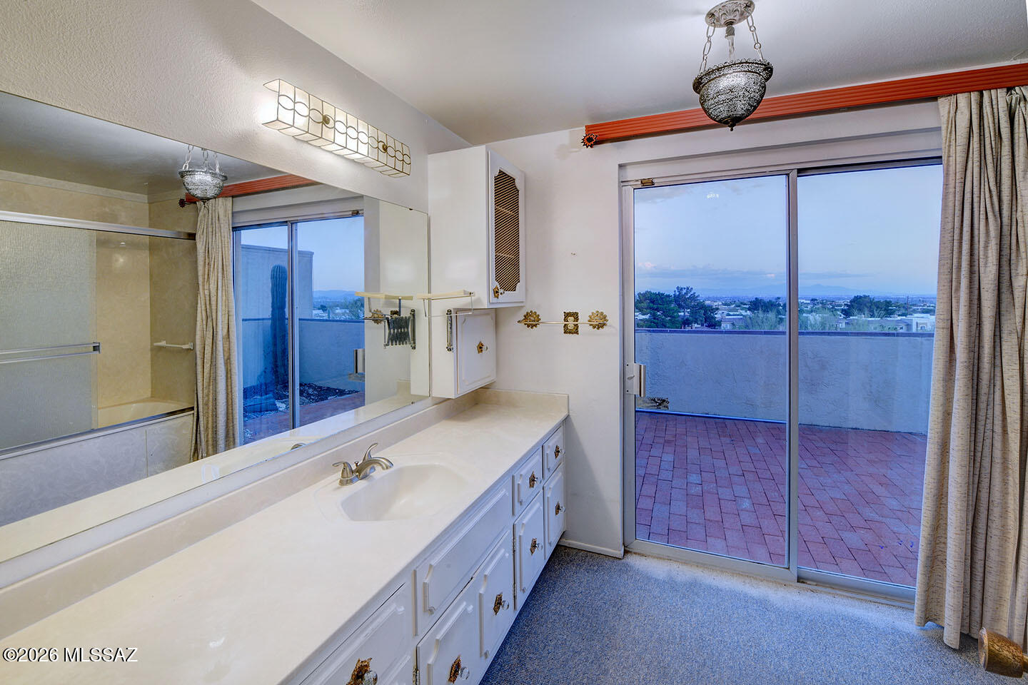 6520 North Pontatoc Road Tucson, AZ 85718 - Photo 10 of 19 Primary Bathroom
