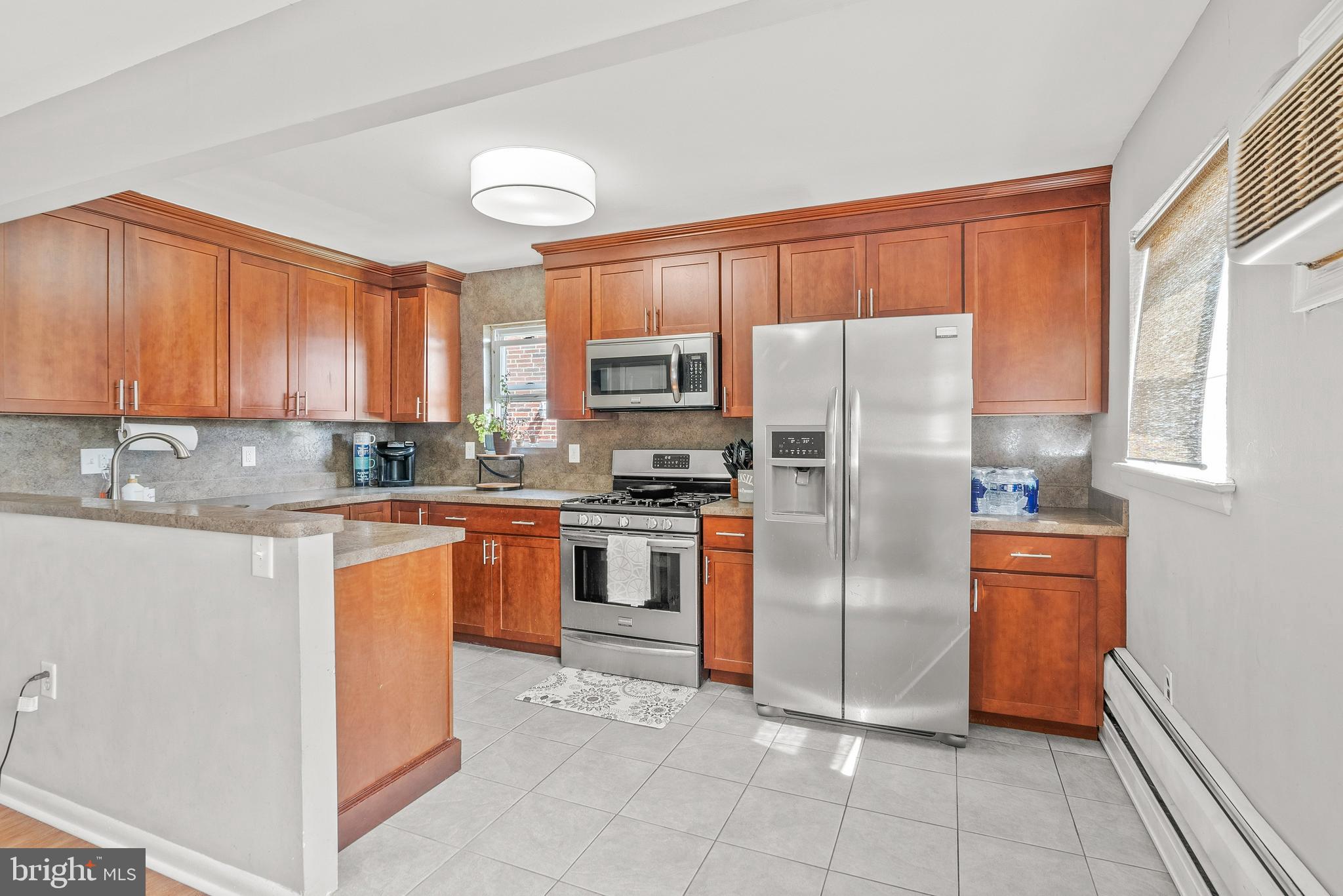 15047 London Road Philadelphia, PA 19116 - Photo 6 of 28 Large Kitchen w/ceramic tile