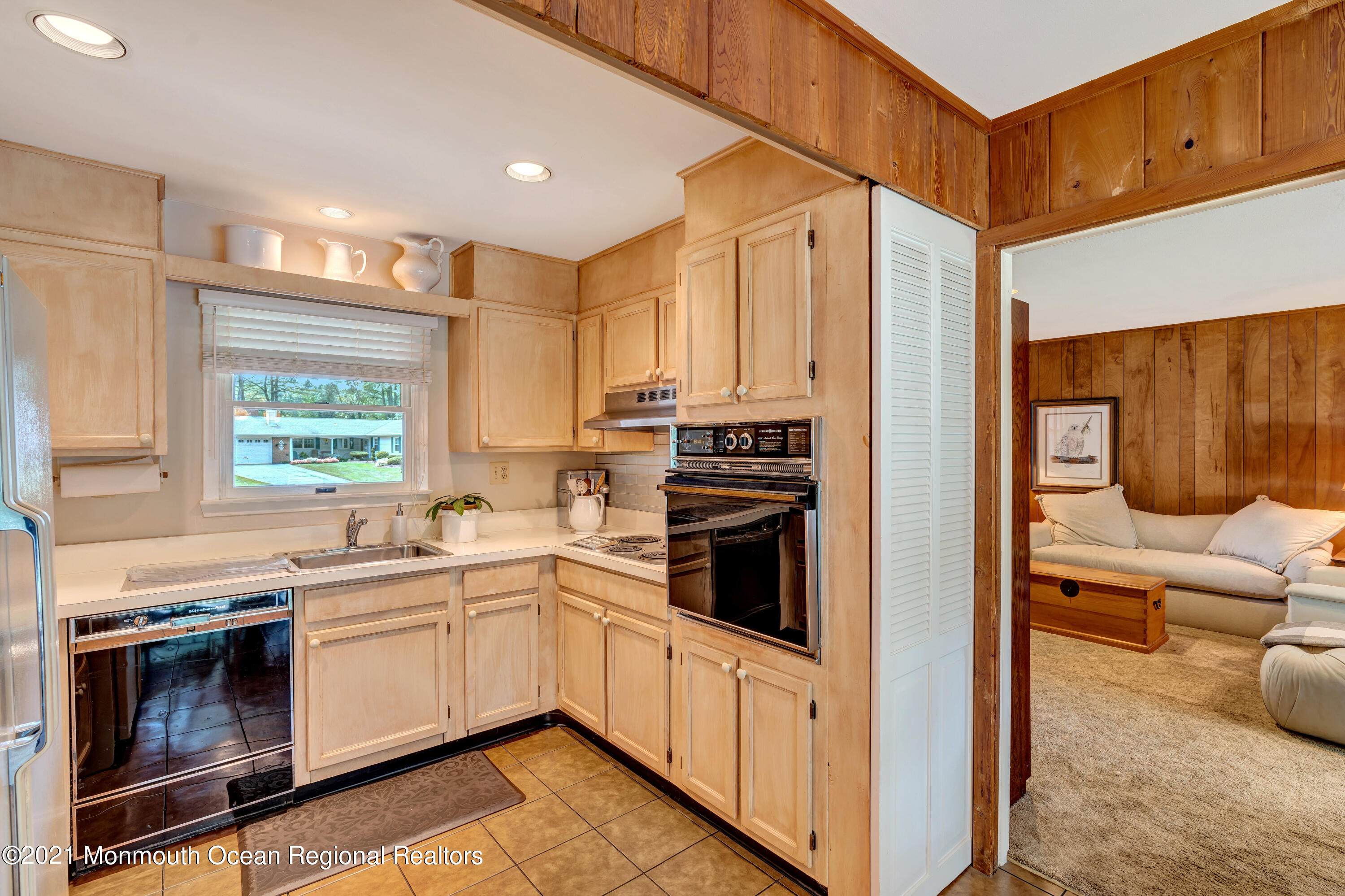 13 Edgewood Road Matawan, NJ 07747 - Photo 11 of 48 025_dsc08128_29_30_31_32