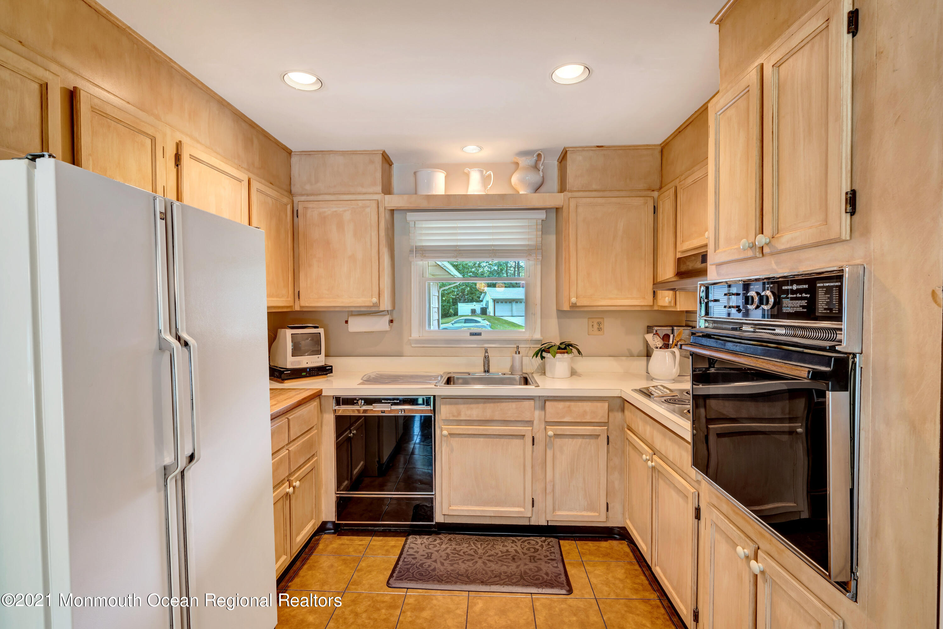 13 Edgewood Road Matawan, NJ 07747 - Photo 14 of 48 027_dsc08138_39_40_41_42