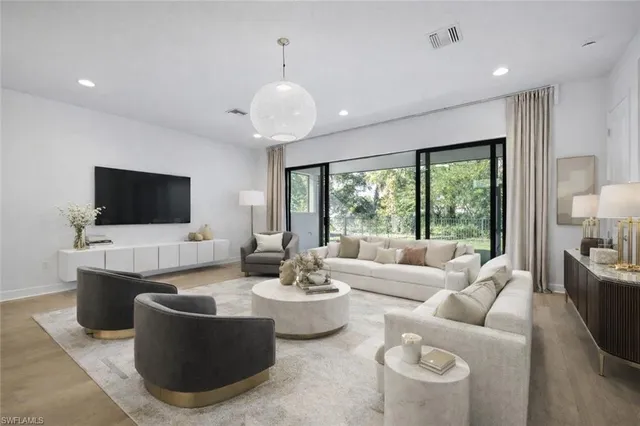 $649,999 | 20812 Thistle Leaf Lane, Estero, FL 33928