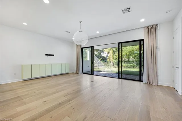 $649,999 | 20812 Thistle Leaf Lane, Estero, FL 33928