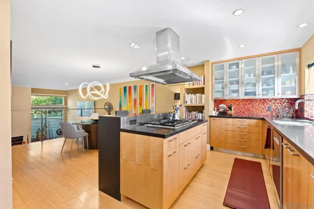 $1,989,000 | 7962 Caminito Del Cid, La Jolla, CA 92037