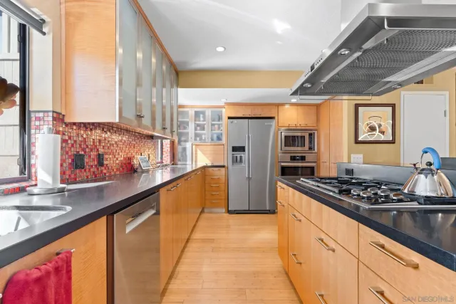 $1,989,000 | 7962 Caminito Del Cid, La Jolla, CA 92037