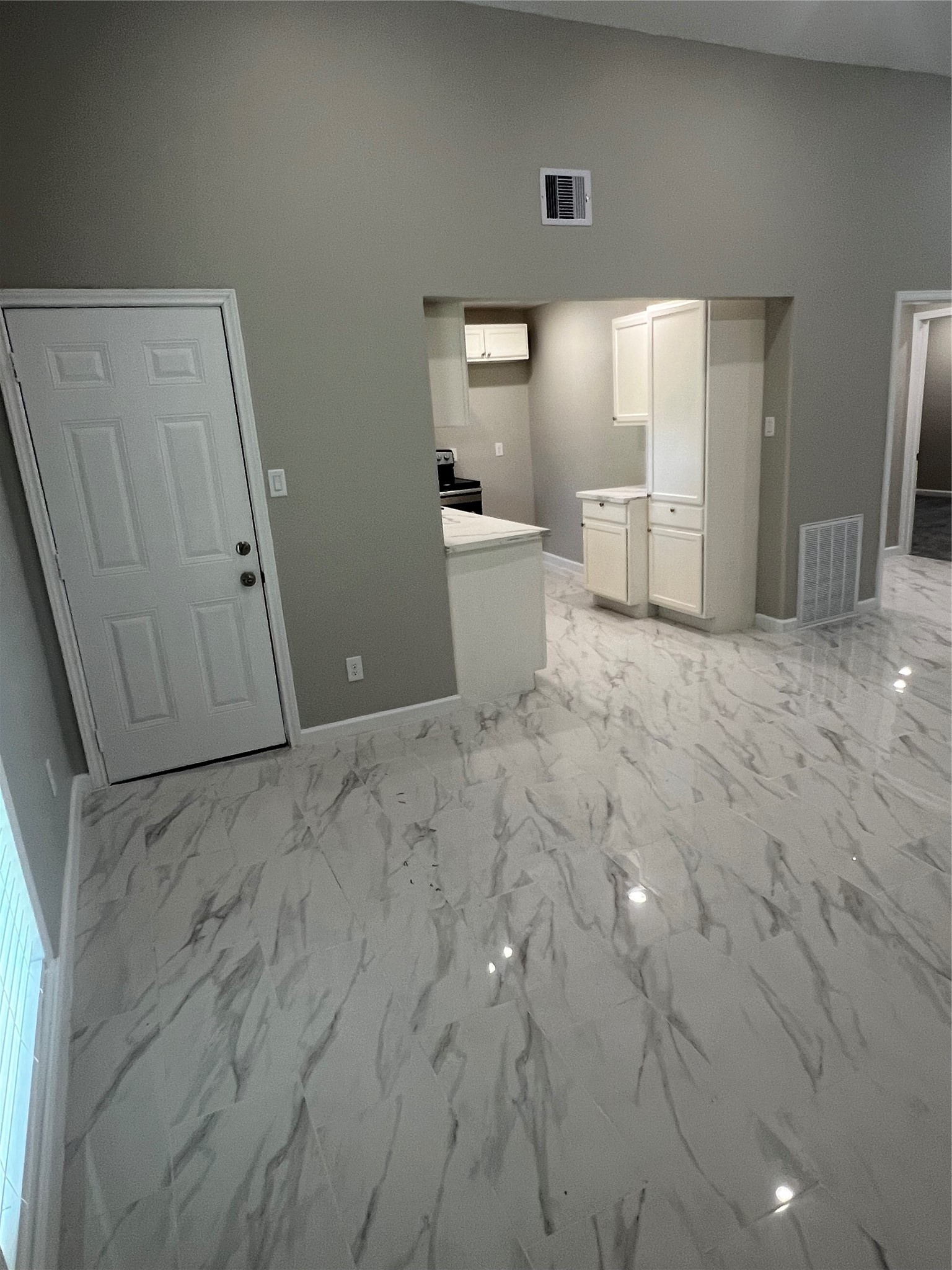 22418 East Shorewood Loop Houston, TX 77336 - Photo 9 of 20 a view of a big room with closet and windows
