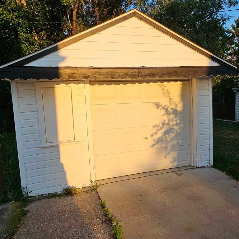 24924 Schroeder Avenue Eastpointe, MI 48021 - Photo 3 of 22 Garage