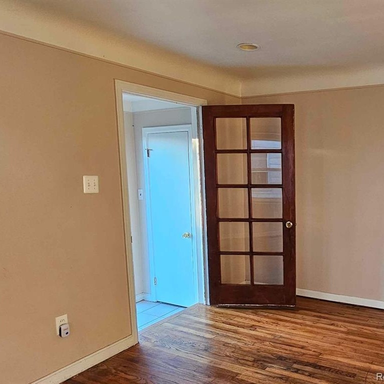 24924 Schroeder Avenue Eastpointe, MI 48021 - Photo 5 of 22 Front Door