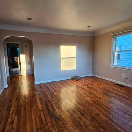 24924 Schroeder Avenue Eastpointe, MI 48021 - Photo 6 of 22 Living Room