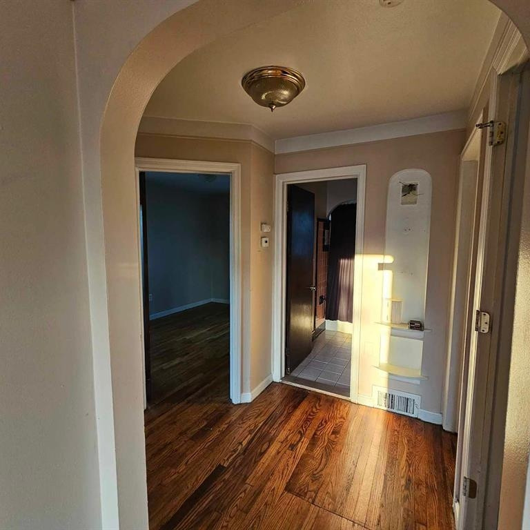 24924 Schroeder Avenue Eastpointe, MI 48021 - Photo 7 of 22 Hallway